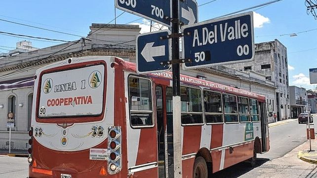 Aumentó el boleto de colectivo. Aumentó el boleto de colectivo.