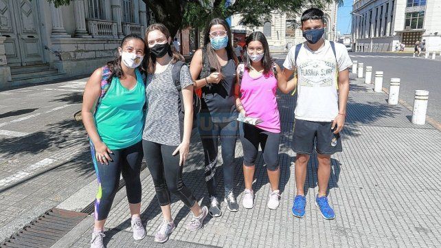 Paranaenses realizan el recorrido de las Siete Iglesias de un modo especial