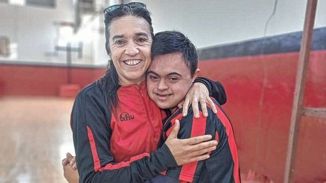 El fútbol inclusivo de Patronato se prepara junto a su entrenadora Carina Landra. El fútbol inclusivo de Patronato se prepara junto a su entrenadora Carina Landra.