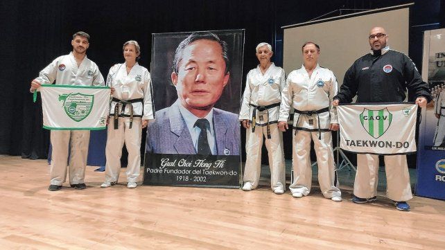 Baños y Robles Guerrero junto a los miembros de la Federación Argentina de Asociaciones de Taekwon-do