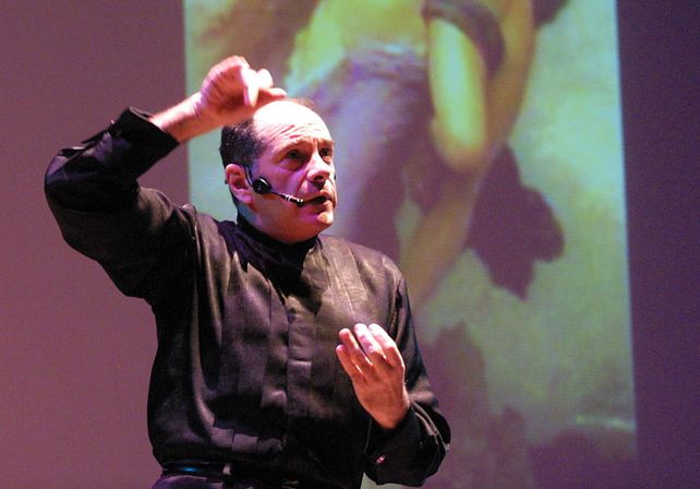 Pasión. Marcelo Arce atrapa al público con las historias ocultas detrás de cada obra musical. Foto UNO/Diego Arias Pasión. Marcelo Arce atrapa al público con las historias ocultas detrás de cada obra musical. Foto UNO/Diego Arias