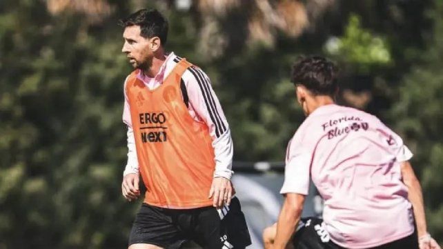 Lionel Messi volvió a entrenarse tras la lesión: qué chances tiene de jugar el fin de semana. Lionel Messi volvió a entrenarse tras la lesión: qué chances tiene de jugar el fin de semana.