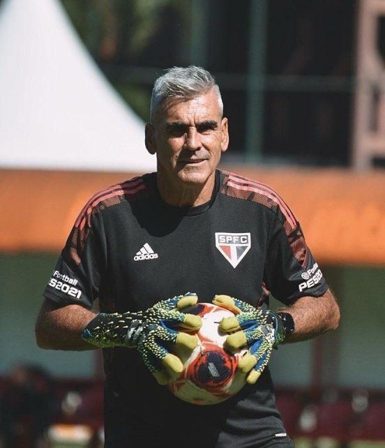 La Escuela Arqueros Cap1tán trae a Gustavo Nepote para una clínica gratuita destinada a arqueros, entrenadores y apasionados del puesto. La Escuela Arqueros Cap1tán trae a Gustavo Nepote para una clínica gratuita destinada a arqueros, entrenadores y apasionados del puesto.