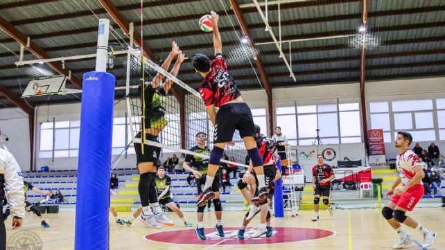 Manuel Gómez (por rematar), protagonista de un objetivo cumplido en conjunto Manuel Gómez (por rematar), protagonista de un objetivo cumplido en conjunto