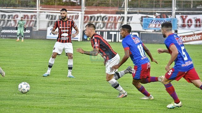 Arnaldo González tuvo una chance clara para Patronato en el primer tiempo. Arnaldo González tuvo una chance clara para Patronato en el primer tiempo.