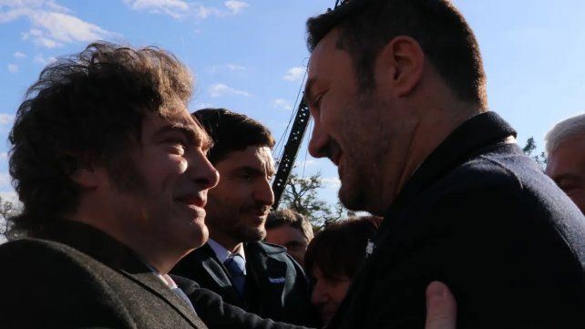 Luis Petri oficializó su renuncia al Ministerio de Defensa. Luis Petri oficializó su renuncia al Ministerio de Defensa.