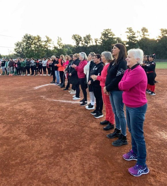 El homenaje a las jugadoras que hicieron mucho por el deporte. El homenaje a las jugadoras que hicieron mucho por el deporte.