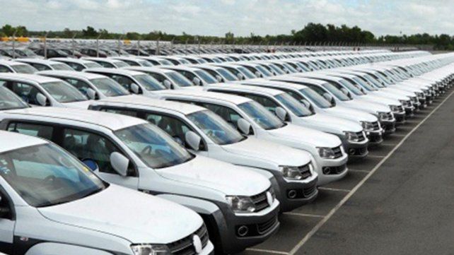 La tendencia de baja del patentamiento de autos se dio en el país y la provincia. Buenas expectativas para este mes por el acuerdo de precios con fábricas La tendencia de baja del patentamiento de autos se dio en el país y la provincia. Buenas expectativas para este mes por el acuerdo de precios con fábricas