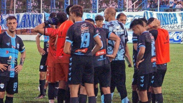 Los dirigentes de Gimnasia de Concepción del Uruguay descartan un gerenciamiento deportivo. Los dirigentes de Gimnasia de Concepción del Uruguay descartan un gerenciamiento deportivo.