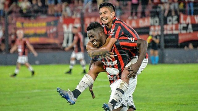 José Valencia tendría su estreno en el 11 inicial de Patronato. José Valencia tendría su estreno en el 11 inicial de Patronato.