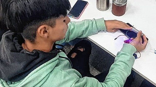 La cátedra de Robótica. De la Fiuner propone diversas iniciativas de extensión con el objetivo de disminuir la brecha de acceso de instituciones a este tipo de tecnologías. La cátedra de Robótica. De la Fiuner propone diversas iniciativas de extensión con el objetivo de disminuir la brecha de acceso de instituciones a este tipo de tecnologías.