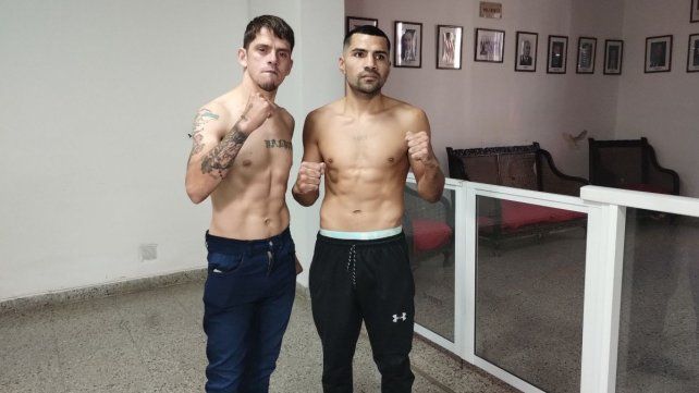 Jesús Simiand y Ayrton Segovia no tuvieron inconvenientes para superar el pesaje. Combatirán a seis asaltos en la categoría Pluma. Jesús Simiand y Ayrton Segovia no tuvieron inconvenientes para superar el pesaje. Combatirán a seis asaltos en la categoría Pluma.