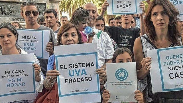 Los créditos UVA son objeto de severos cuestionamientos por parte de las familias damnificadas. Los créditos UVA son objeto de severos cuestionamientos por parte de las familias damnificadas.