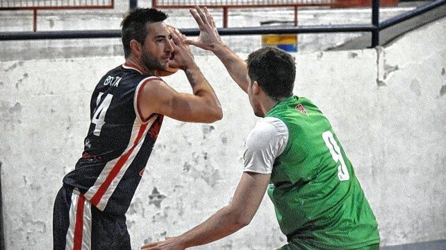 Recreativo y Echagüe vuelven al ruedo luego de tres meses. En la foto, Olimpia le ganó el duelo a Ciclista.