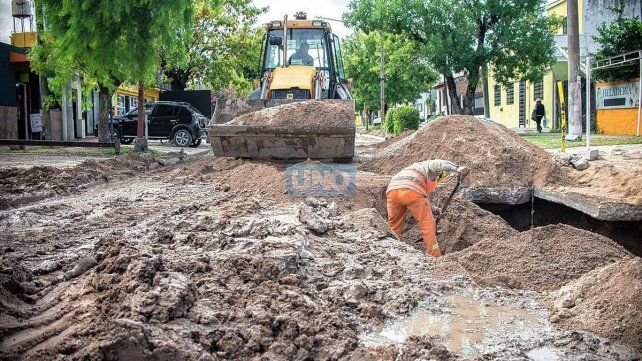 Sin agua: Reparan cañería en Avenida Zanni y O