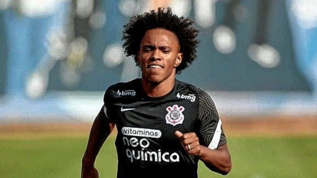 El jugador arribó desde Inglaterra fue presentado y no hizo cuarentena.