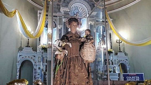 San Antonio de Padua. "El santo de todo el mundo", porque su imagen y devoción se encuentran por todas partes.  