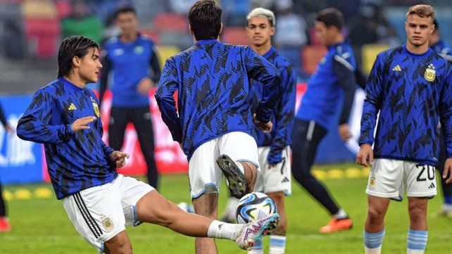 Los pibes de Argentina realizando la entrada en calor en el Madre de Ciudades. Los pibes de Argentina realizando la entrada en calor en el Madre de Ciudades.