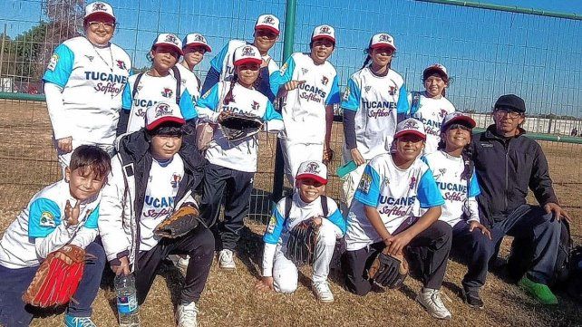 Tucanes Sóftbol de Posadas, presentes en el certamen que organiza Sóftbol Play. Tucanes Sóftbol de Posadas, presentes en el certamen que organiza Sóftbol Play.