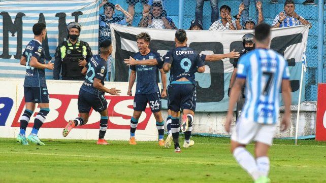 Racing derrotó a Atlético Tucumán y estiró su invicto en el torneo.