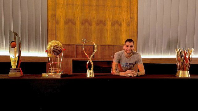 Luciano Chuzito González logró el Carioca, el Súper 8, el NNB y la Champions League de las Américas