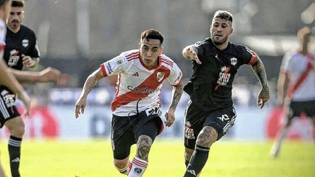 River Plate y Riestra no se sacan ventajas. River Plate y Riestra no se sacan ventajas.