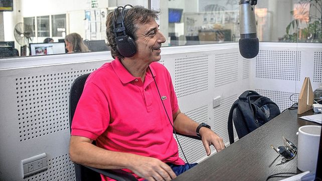 Mariano Passadore en los estudios de Radio La Red. Mariano Passadore en los estudios de Radio La Red.