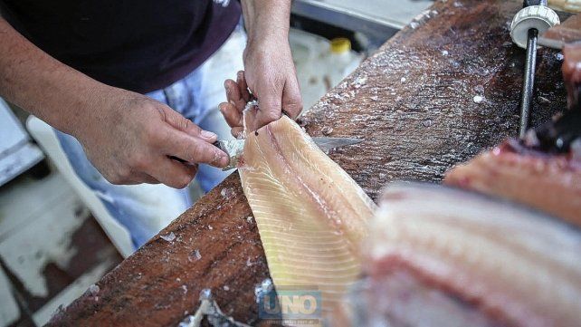 Si bien el pescado aumentó menos que otros tipos de carnes, en el rubro opinan que es mucho. La bajante afectó la actividad pesquera y esto impacta en su valor