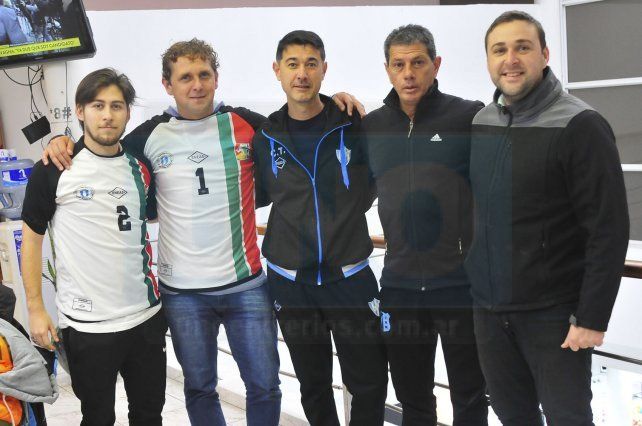 La obra cuenta con historias y relatos de la experiencia vivida en los distintos ámbitos deportivos donde Gieco ejerció su rol.