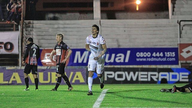 Matías Quiroga anotó uno de los goles de Patronato ante Chacarita