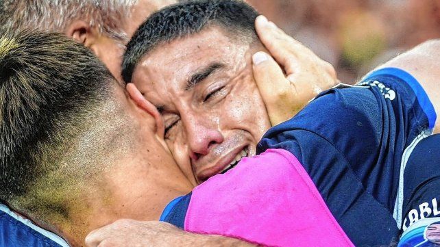 La emoción de Leonardo Morales luego de la victoria en el desempate por la permanencia. La emoción de Leonardo Morales luego de la victoria en el desempate por la permanencia.