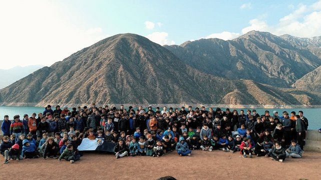 Los pequeños de Estudiantes visitaron el Dique de Potrerillos.