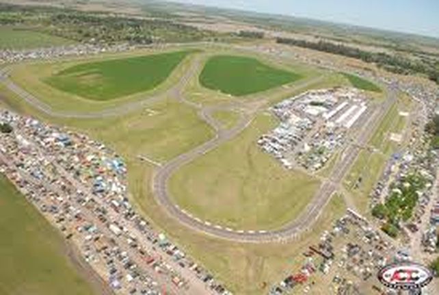 El pedido de la ACTC y la postal característica de Paraná.