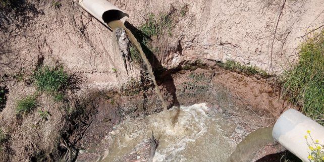 Cloacas. Sobre Los Zorzales, todos los efluentes crudos de la vecindad.