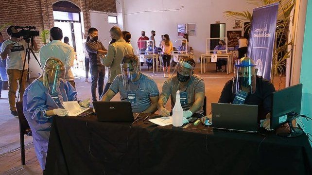 La nueva serie de la tarjeta Alimentar se entrega en Paraná desde este martes (Foto: UNO / Juan Ignacio Pereira)