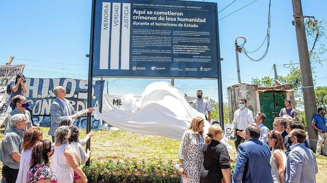 Señalización del Regimiento de Concordia como excentro clandestino de detención.