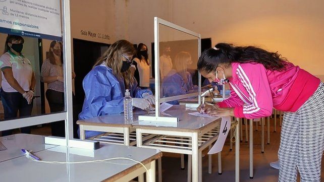 La nueva serie de la tarjeta Alimentar se entrega en Paraná desde este martes (Foto: UNO / Juan Ignacio Pereira)