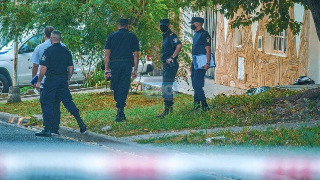 El miércoles por la tarde hubo una discusión en una plazoleta de barrio Rocamora y esto desencadenó una pelea que terminó con el crimen de uno de los involucrados