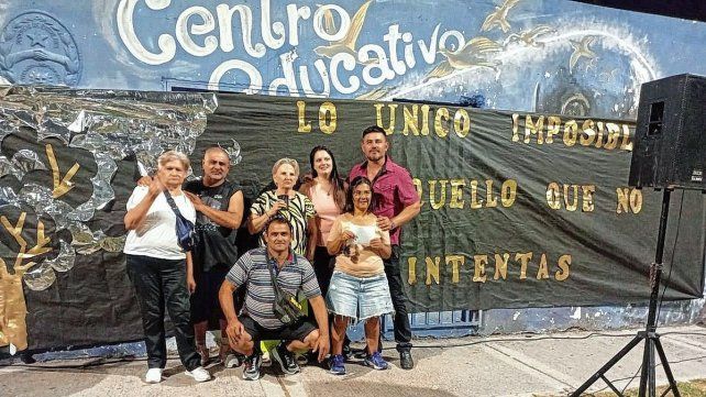 En la vecinal Güiraldes mucha gente viene cumpliendo su sueño de terminar la escuela Primaria En la vecinal Güiraldes mucha gente viene cumpliendo su sueño de terminar la escuela Primaria