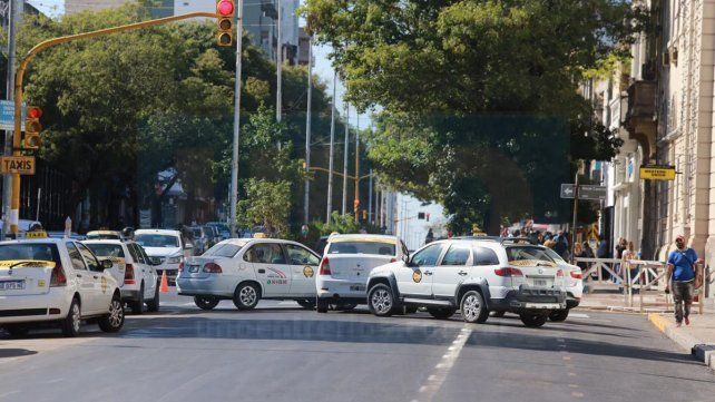 Taxistas y remiseros no alcanzaron a evitar el desembarco de la empresa Uber