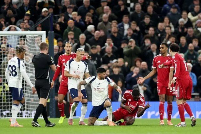 La FA acusó a Cuti Romero por conducta agresiva tras la expulsión ante Liverpool. La FA acusó a Cuti Romero por conducta agresiva tras la expulsión ante Liverpool.