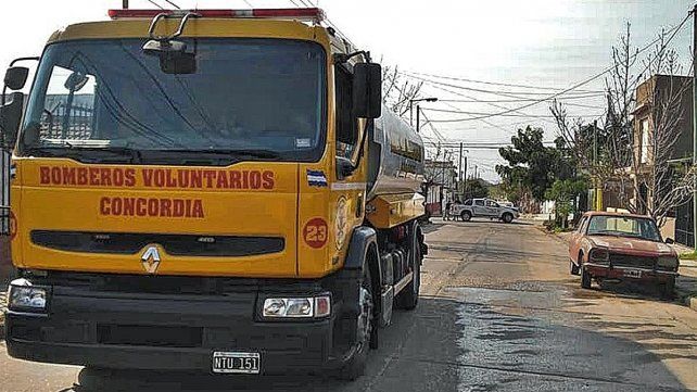 Bomberos de Concordia acudieron al llamado de los vecinos.