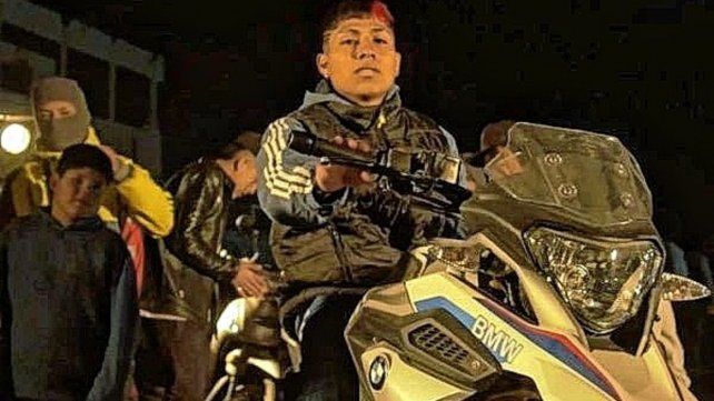 Se trata del Chama. Fue denunciado públicamente por utilizar una moto BMW GS que había sido sustraída del interior del garaje de un edificio de 58, entre 2 y 3