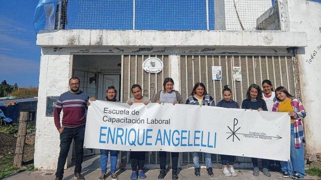 La escuela de Capacitación laboral Enrique Angelelli funciona hoy en el ámbito de los barrios Gaucho Rivero, San Jorge y Anacleto Medina La escuela de Capacitación laboral Enrique Angelelli funciona hoy en el ámbito de los barrios Gaucho Rivero, San Jorge y Anacleto Medina
