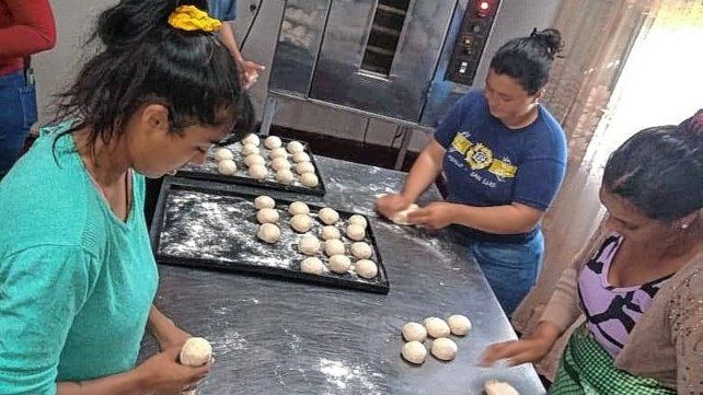 En la Escuela Los Nazarenos aprenden panadería, un oficio que promete una salida laboral En la Escuela Los Nazarenos aprenden panadería, un oficio que promete una salida laboral