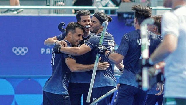 Los Leones festejaron el triunfo y la posterior clasificación Los Leones festejaron el triunfo y la posterior clasificación