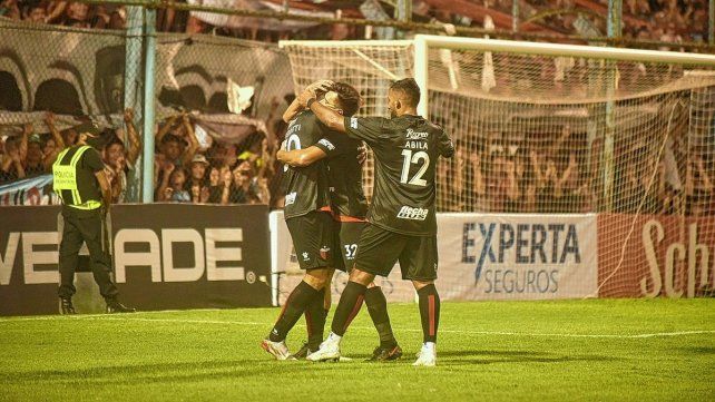 Colón sigue en pie en la Copa Argentina.