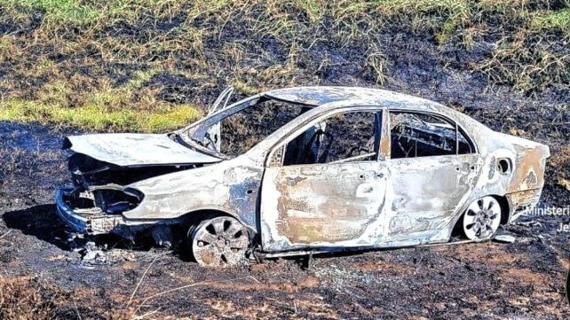 El auto volcó y se incendió en la Autovía 14. El auto volcó y se incendió en la Autovía 14.