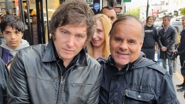 Roque Fleitas pidió que Liliana Salinas renuncie a la banca en Diputados. Roque Fleitas pidió que Liliana Salinas renuncie a la banca en Diputados.