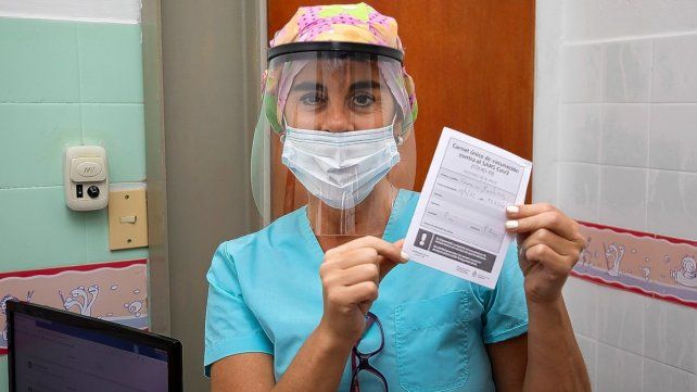 La vacunación es bien recibida por el personal de Salud, según las autoridades del hospital.
